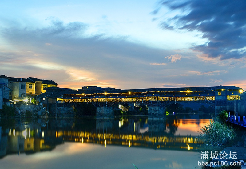 53   廊桥夜色  副本  2014-7-19拍摄于浦城县临江镇.jpg
