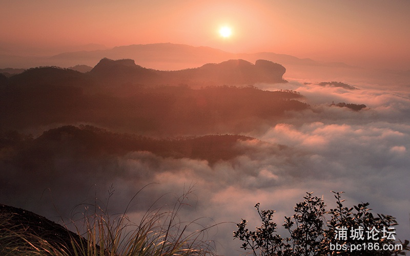 73     骄阳斜照大王峰  副本   2011-11-21拍摄于武夷山景区.jpg