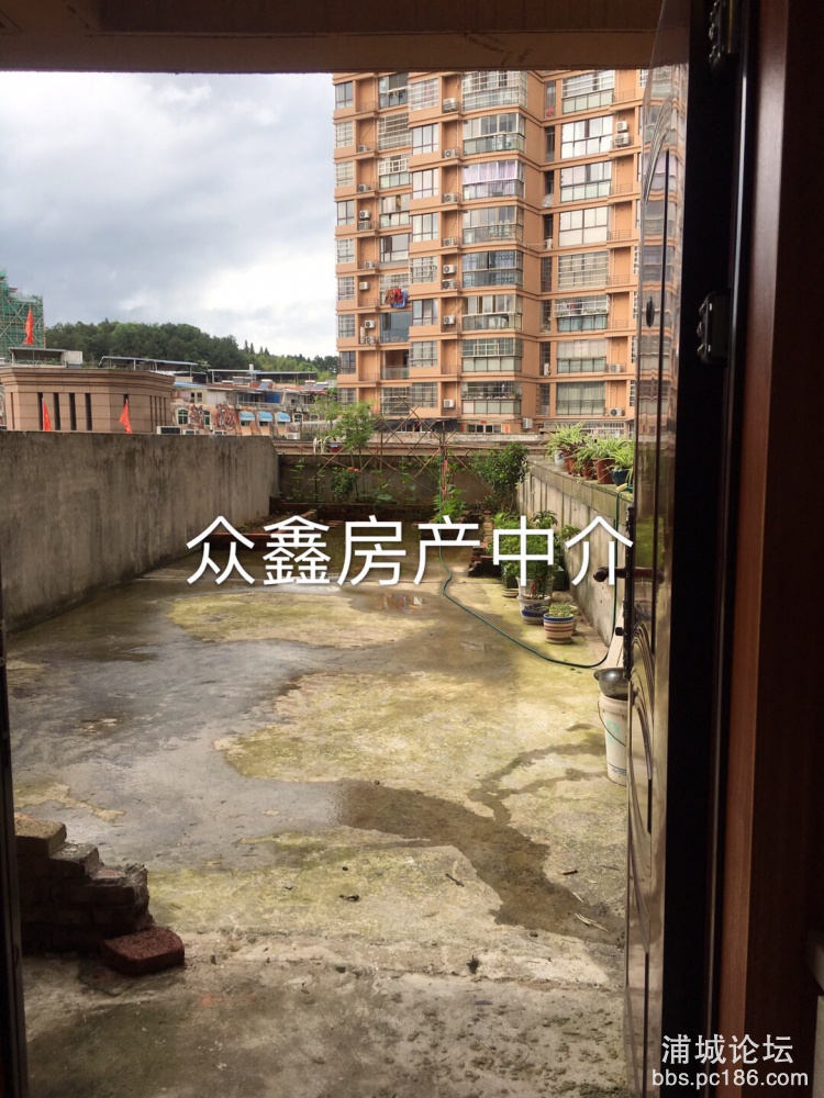 9083ff3f2bc234eade2345ffd3fcb03.jpg