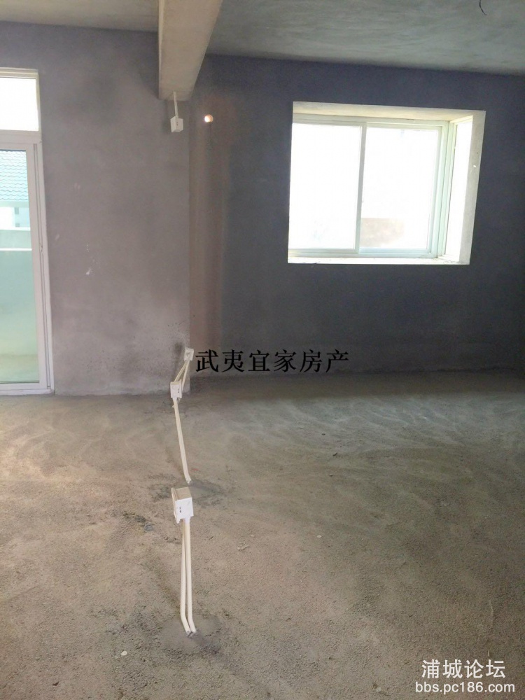 ee1f7a4e62014346a6b2ecbc6596f722.jpg